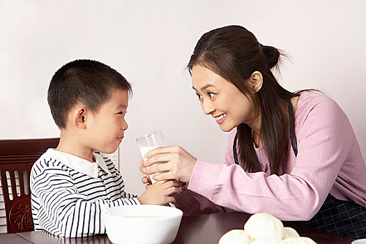 福州鐘點(diǎn)工多少錢？揭秘福州鐘點(diǎn)工市場現(xiàn)狀與價(jià)格趨勢