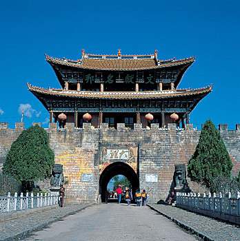 育兒嫂住家多少錢(qián)一個(gè)月？全面解析服務(wù)價(jià)格與選擇技巧