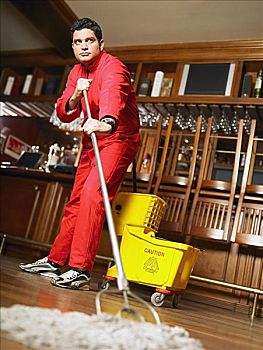 家政服務(wù)鐘點工多少錢？如何選擇性價比最高的家政服務(wù)