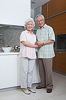 鄭州育兒嫂價(jià)格是多少？了解育兒嫂服務(wù)，選擇最適合您的價(jià)格