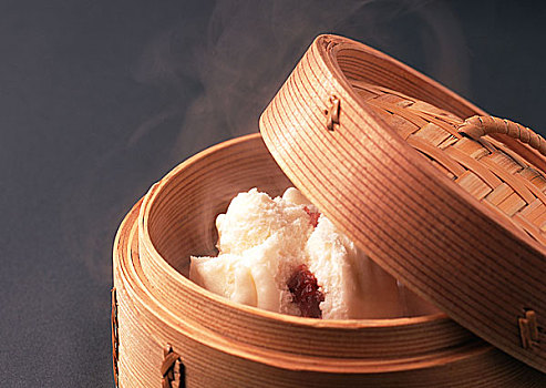 多少歲不能做家政了？揭秘家政行業(yè)的年齡限制與發(fā)展機(jī)會(huì)
