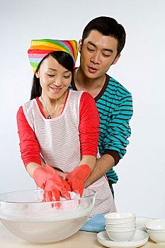 請個保姆多少錢看孩子？了解保姆服務(wù)的價(jià)格與選擇