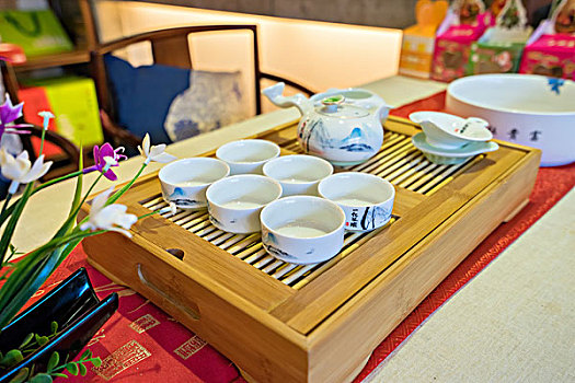 上海閘北保姆價(jià)格多少？揭開(kāi)家政服務(wù)行業(yè)的秘密，幫助您選擇最合適的保姆！