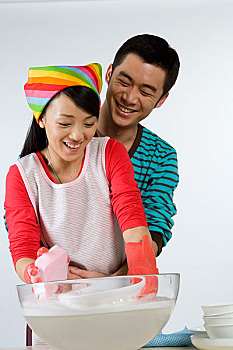 找家政保姆收費(fèi)多少錢？揭秘家政服務(wù)價(jià)格內(nèi)幕！