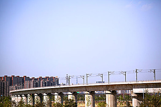 在沈陽(yáng)請(qǐng)?jiān)律┒嗌馘X？揭秘月嫂服務(wù)價(jià)格及選擇技巧