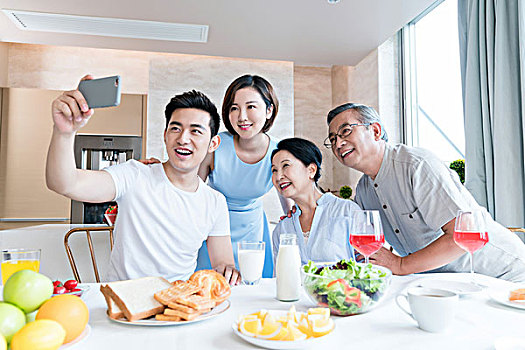現(xiàn)在請(qǐng)保姆做飯多少錢(qián)？揭秘家政服務(wù)的真實(shí)價(jià)格