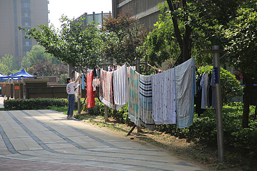 保姆中介費多少合理？選擇合適的保姆中介服務，節(jié)省開支更安心