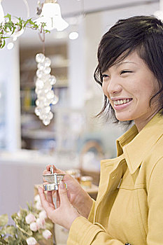 青島住家保姆費(fèi)用是多少？讓我們來揭開背后的真相