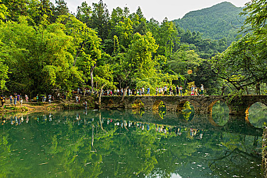 北京醫(yī)院護工月薪多少？了解這一行業(yè)的薪資趨勢與前景
