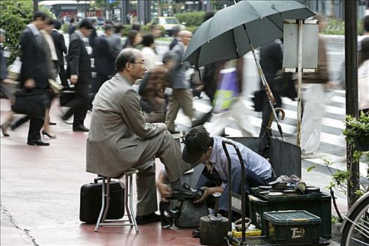 金牌保姆多少費(fèi)用？選擇金牌保姆，讓您無憂無慮的家庭生活