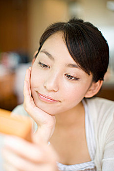 北京半天保姆多少錢(qián)？了解市場(chǎng)價(jià)格，享受專業(yè)服務(wù)