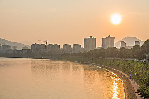 北京白班保姆一般多少錢？家庭護(hù)理市場(chǎng)的價(jià)格揭秘