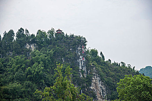 上海請(qǐng)個(gè)鐘點(diǎn)工多少錢(qián)？如何找到性?xún)r(jià)比高的鐘點(diǎn)工服務(wù)？