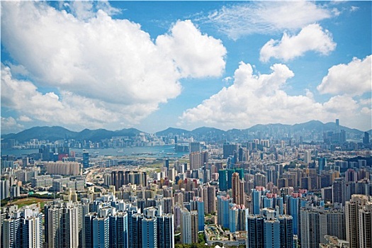 嘉定月嫂價格大概多少？選擇月嫂服務時需要了解的關(guān)鍵因素