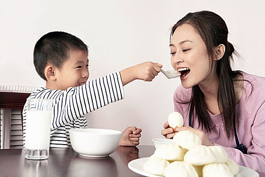 家政清潔多少錢一個(gè)月？讓你輕松掌控居家環(huán)境
