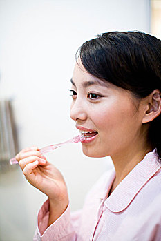 鄭州請一個保姆多少錢？揭開背后的秘密