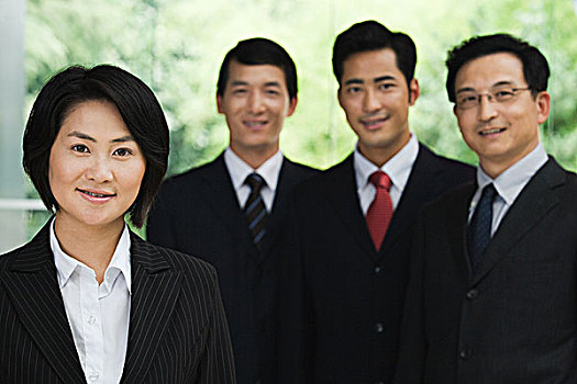 在美國(guó)請(qǐng)個(gè)保姆多少錢(qián)？了解美國(guó)保姆費(fèi)用的背后秘密