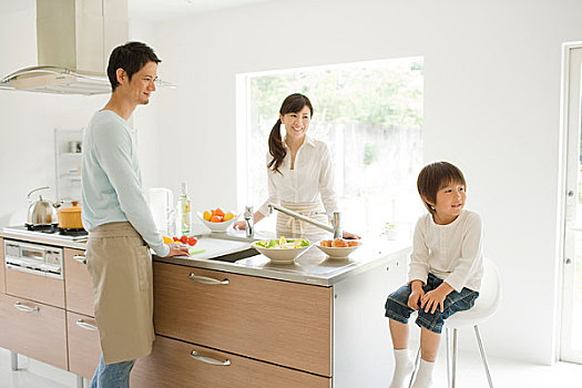 無(wú)錫做飯保姆多少錢(qián)一月？揭秘家庭廚房保姆服務(wù)市場(chǎng)
