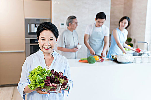 保姆工資多少錢(qián)一月？全面解析與現(xiàn)實(shí)考量