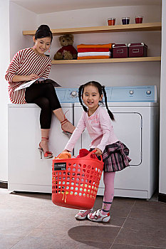 保姆價(jià)格表一般多少錢(qián)？揭秘影響保姆價(jià)格的那些因素