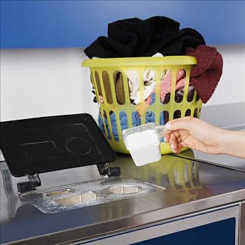 找個護(hù)工多少錢一天？為家人提供關(guān)愛，護(hù)工服務(wù)費用全面解析