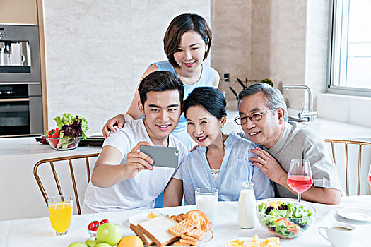 接孩子加做飯多少錢？揭開家政服務的真正價值！