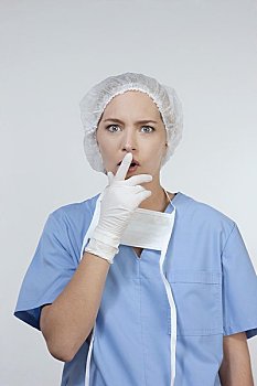 深圳保姆月嫂工資多少？揭秘深圳月嫂行業(yè)薪資趨勢！
