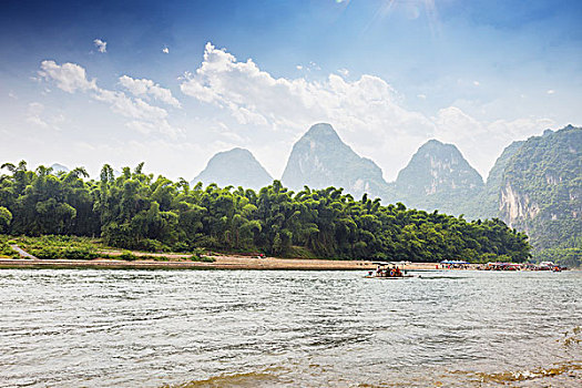 在上海找個(gè)護(hù)工多少錢(qián)？選擇合適的護(hù)工，您值得擁有的安心與溫暖