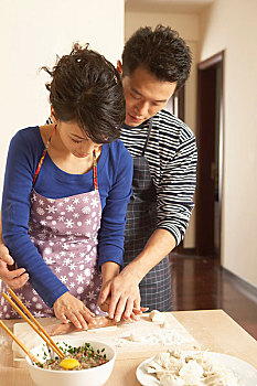 如何選擇合適的鐘點(diǎn)工阿姨？價(jià)格揭秘與選擇建議