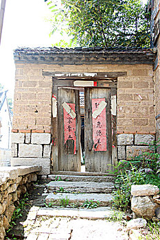 做月子請(qǐng)鐘點(diǎn)工要多少錢？如何選擇最適合的鐘點(diǎn)工服務(wù)？