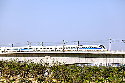 德陽(yáng)帶孩子阿姨多少錢(qián)？找專(zhuān)業(yè)育兒服務(wù)，給孩子最好的陪伴與關(guān)愛(ài)！