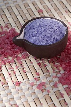 大連照顧老人保姆多少錢？你需要知道的費(fèi)用與服務(wù)細(xì)節(jié)