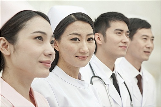 伺候老人的工資是多少？揭秘行業(yè)內(nèi)幕，打破誤區(qū)！
