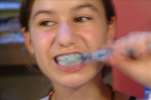 保姆照顧小孩得多少錢？家長最關(guān)心的費(fèi)用揭秘