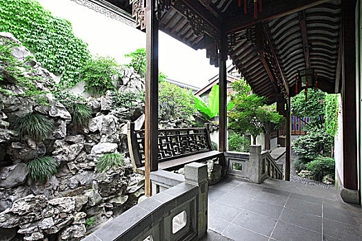 北京育嬰師價(jià)格是多少？揭秘育嬰師行業(yè)的真實(shí)市場行情