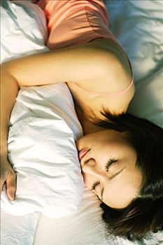 西寧住家保姆價格是多少？解析住家保姆服務(wù)的真實費用與市場行情