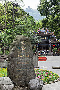 青島家政保潔多少錢？全面解析價(jià)格與選擇技巧
