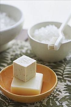 保母的工資多少？解密保母行業(yè)的薪酬標(biāo)準(zhǔn)與發(fā)展前景