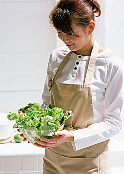 醫(yī)院護(hù)工多少個(gè)小時(shí)：選擇合適的護(hù)工工作時(shí)間，提升護(hù)理質(zhì)量
