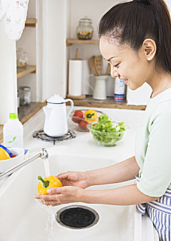 安慶全天的保姆多少錢？讓你輕松解決育兒和家務(wù)難題！