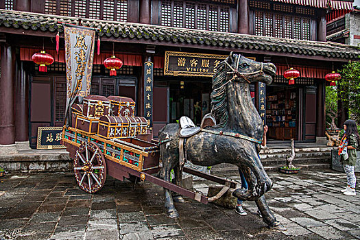機(jī)場(chǎng)紅酒可托運(yùn)多少瓶？了解這些規(guī)則，讓你無(wú)憂出行