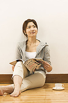 育嬰師服務多少錢？為你的寶寶選擇專業(yè)護理服務的價值與回報