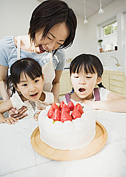 伺候老人的工資是多少？揭秘行業(yè)內(nèi)幕，打破誤區(qū)！
