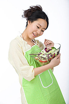 上海照顧老人工資多少？探秘上海養(yǎng)老行業(yè)的薪資現(xiàn)狀與未來(lái)趨勢(shì)
