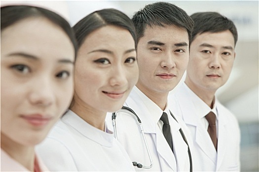 8小時(shí)保姆價(jià)格是多少？如何選擇適合您的保姆服務(wù)？