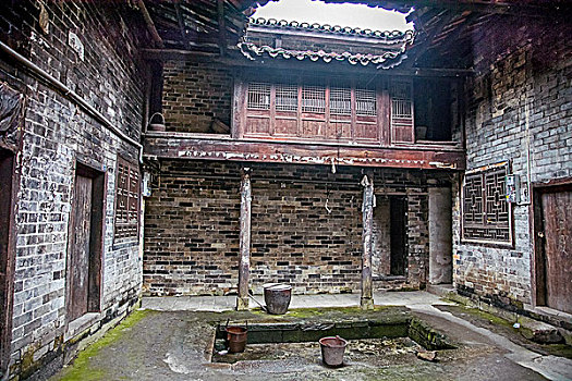 宜昌月嫂工資多少錢？深度解析宜昌月嫂行業(yè)現(xiàn)狀