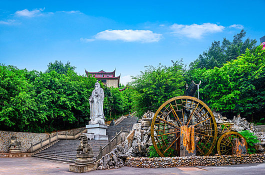 北京住家阿姨工資多少？揭秘高薪背后的行業(yè)潛力與挑戰(zhàn)