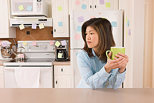 江陰月嫂多少錢一個(gè)月？了解月嫂服務(wù)的價(jià)格與價(jià)值