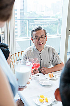成都保姆費(fèi)多少錢一個月？揭秘成都保姆費(fèi)用的背后秘密