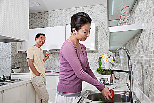 住家保姆多少錢一個(gè)月？選擇合適的保姆，生活更輕松